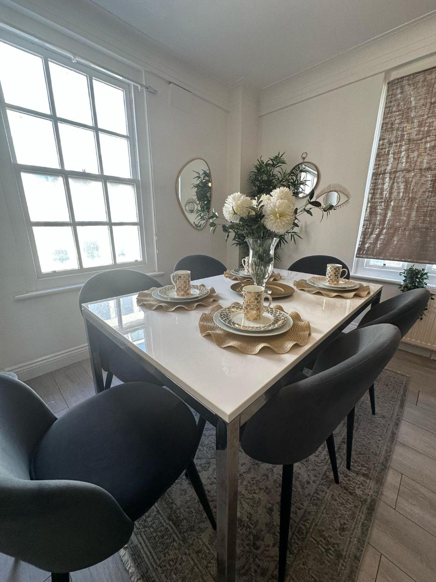 Spacious 3 Bedroom Flat In The Heart Of Appartement *