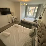 Spacious 3 Bedroom Flat In The Heart Of London