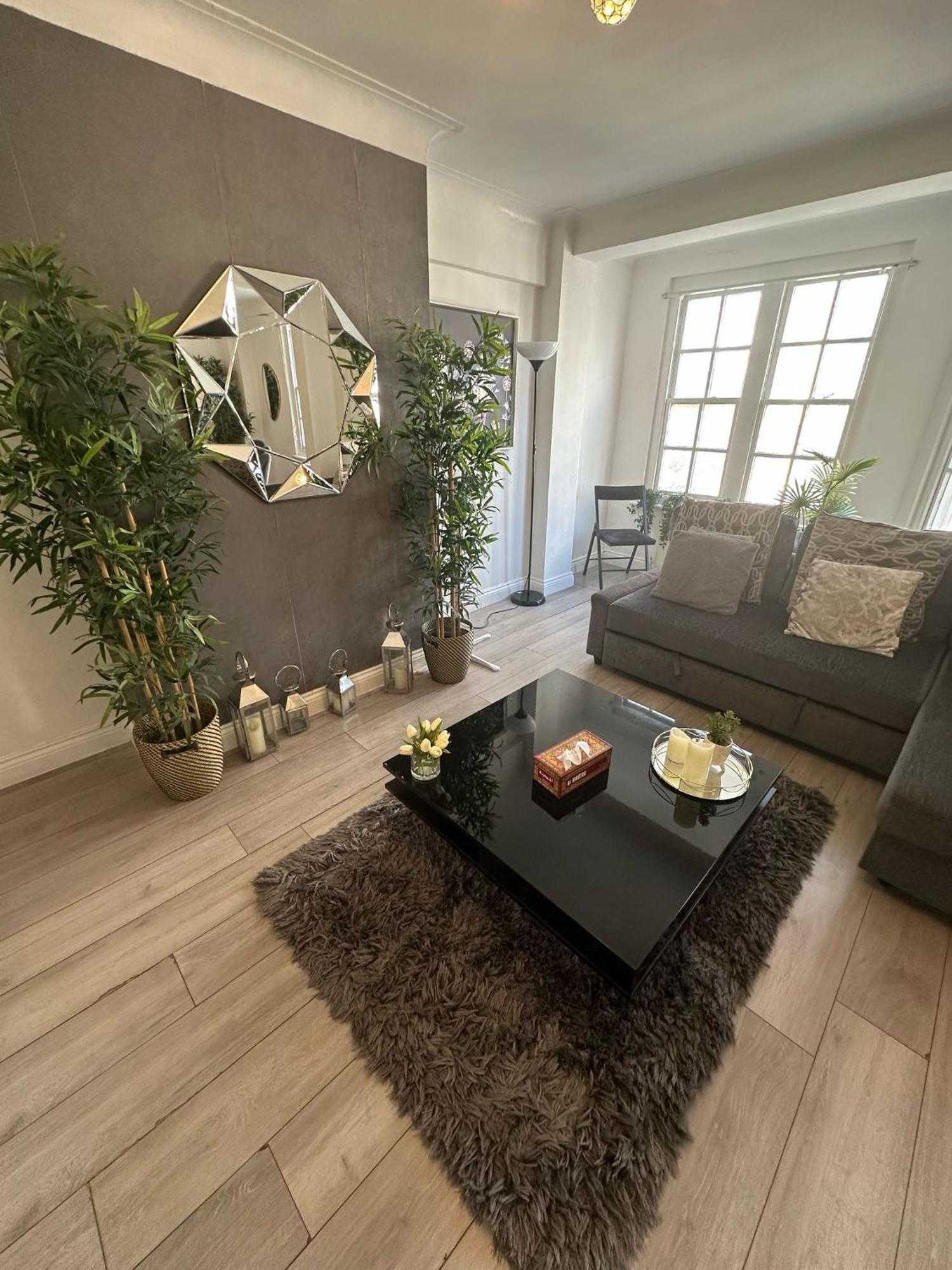 Spacious 3 Bedroom Flat In The Heart Of